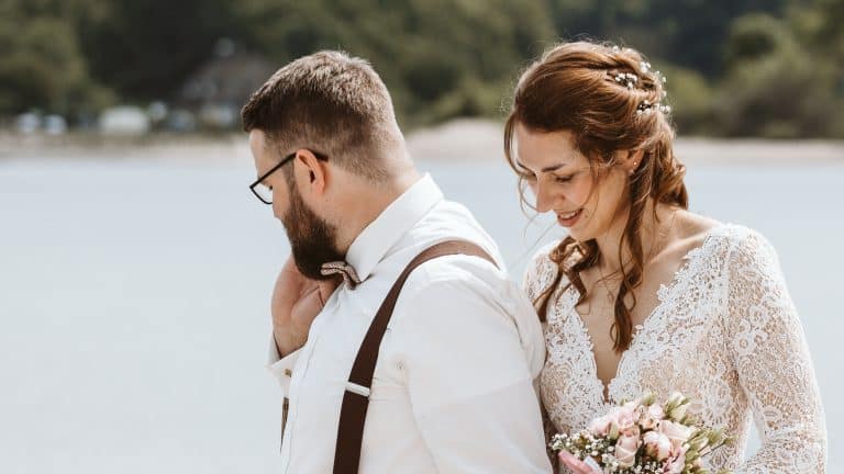 Brautpaar bei der Strandhochzeit in Eckernförde an der Ostsee – Hochzeitsfotograf Kay Pinnow